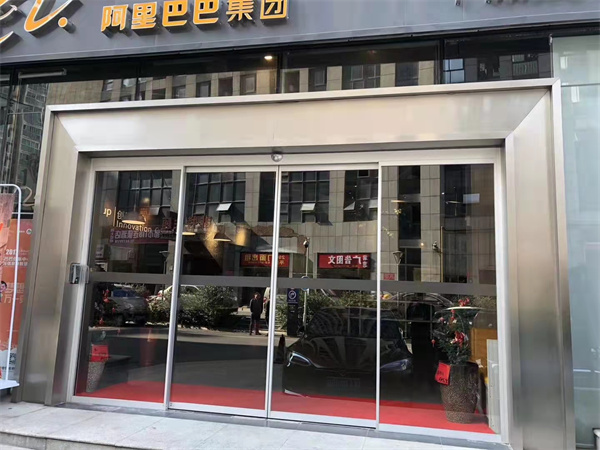 在安裝伸縮門(mén)應(yīng)注意以下幾點(diǎn) 